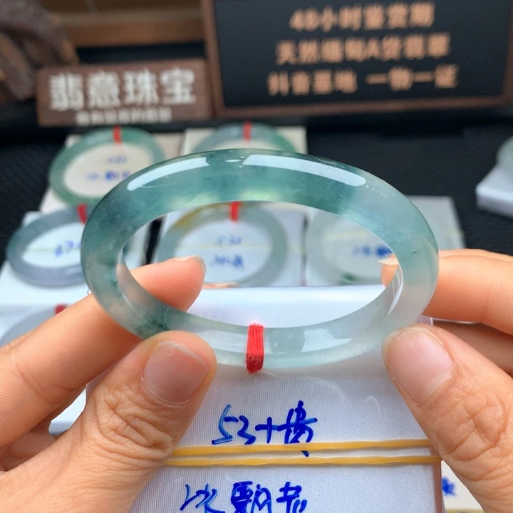 翡翠手镯未镶嵌手镯