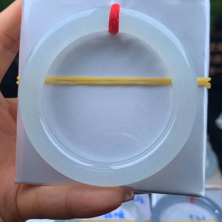 翡翠手镯未镶嵌手镯