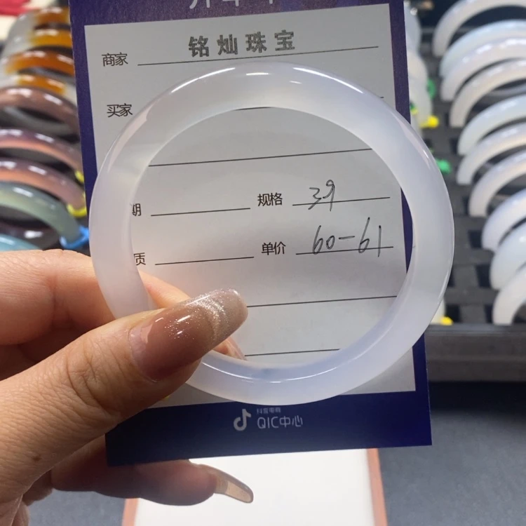 【闪购商品】玛瑙/玉髓手镯未镶嵌微瑕