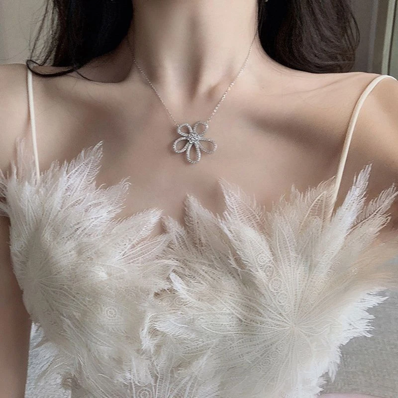 钛钢项链 花朵轻奢简约冷淡风女网红气质小众锁骨链时尚不掉色ins