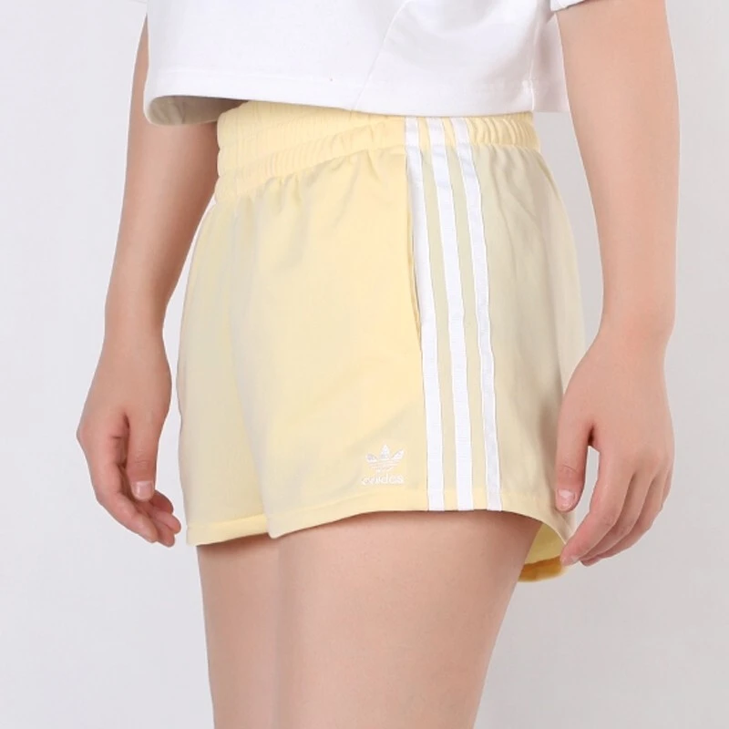 adidas/阿迪达斯三叶草时尚舒适瑜伽热身运动短裤女款黄色 FM2607