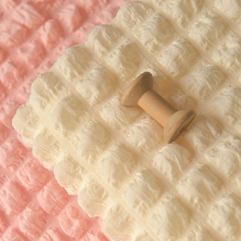 米白淡米黄重磅泡泡格盐缩聚脂纤维布料 衬衫连衣裙娃衣服装面料