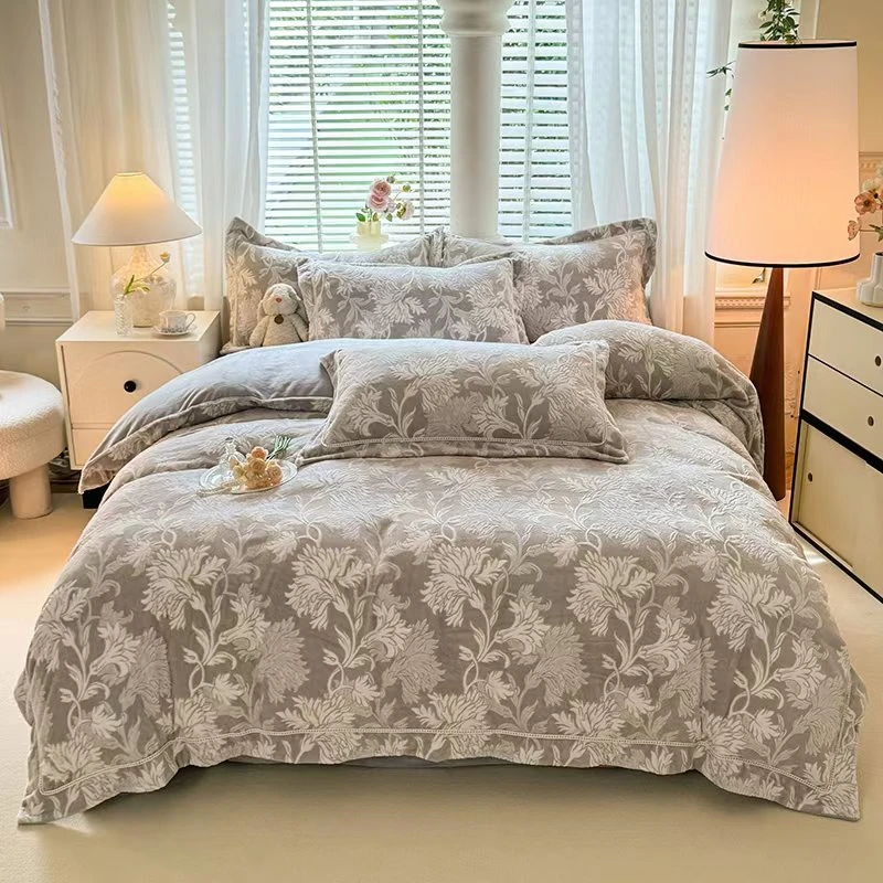 HSD-新款加厚高克重雕花牛奶绒四件套8-9斤印花被套床上用品床品