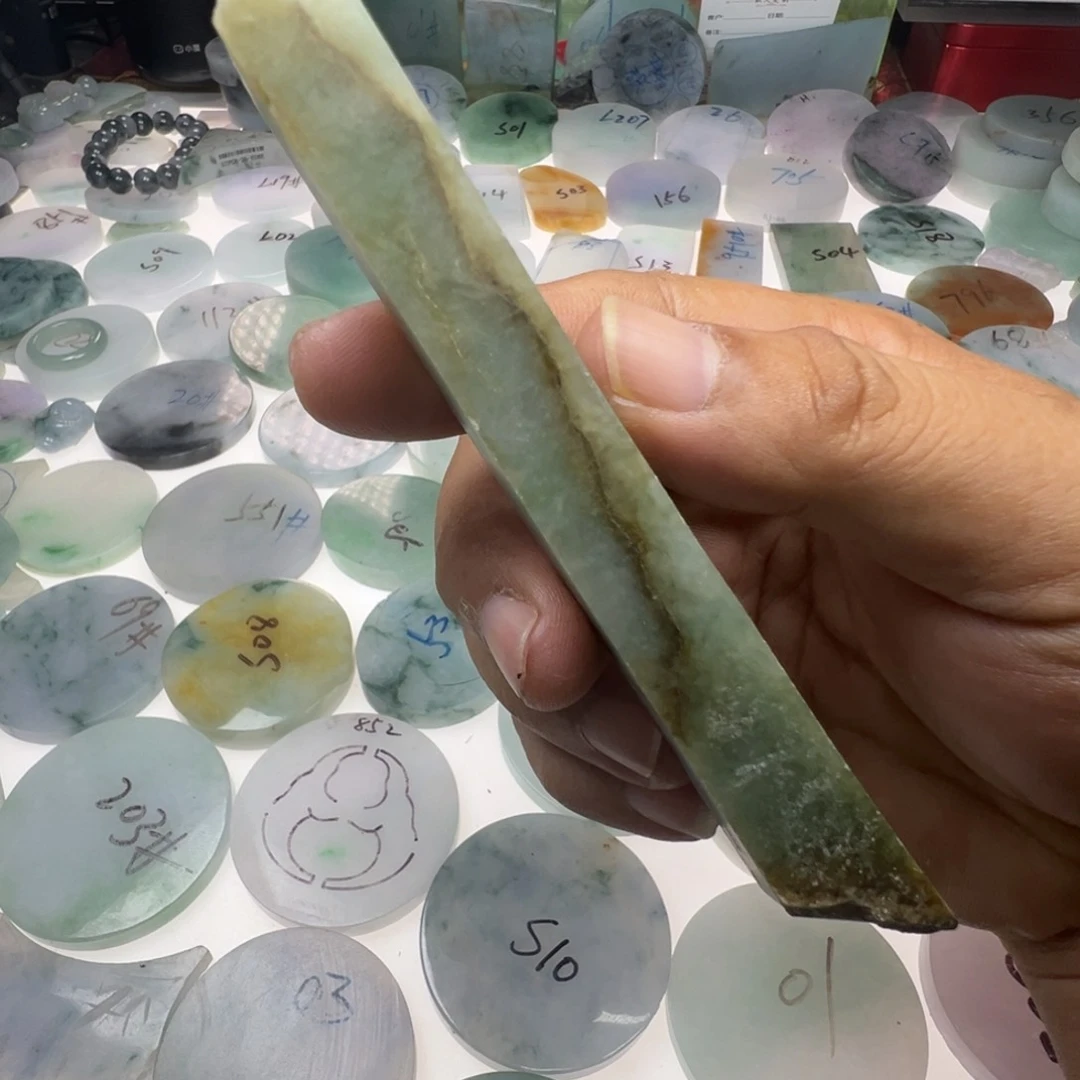 翡翠挂件未镶嵌A货翡翠毛料不退不换