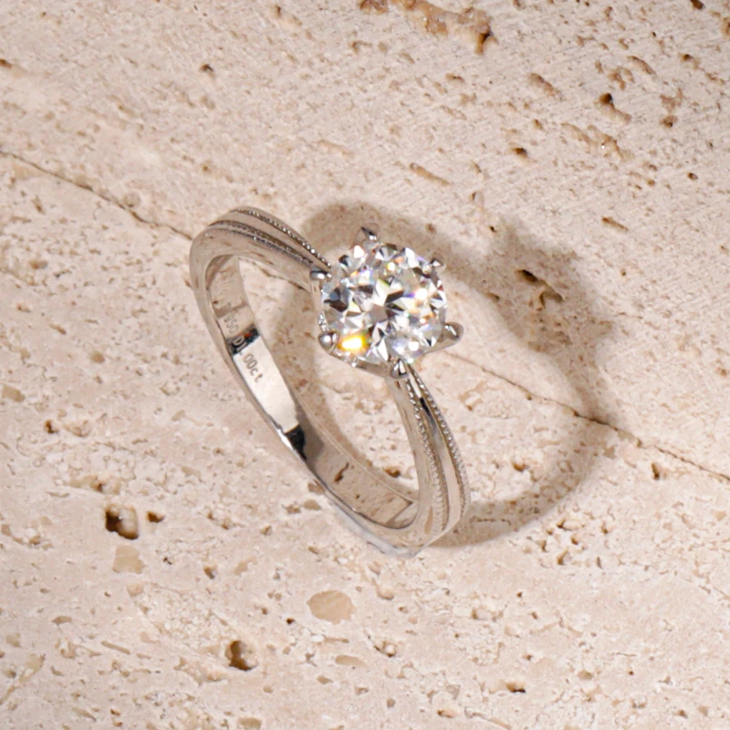 925银莫桑石戒指   周家丝带莫桑钻戒指镶嵌结婚订婚配银镀金戒托