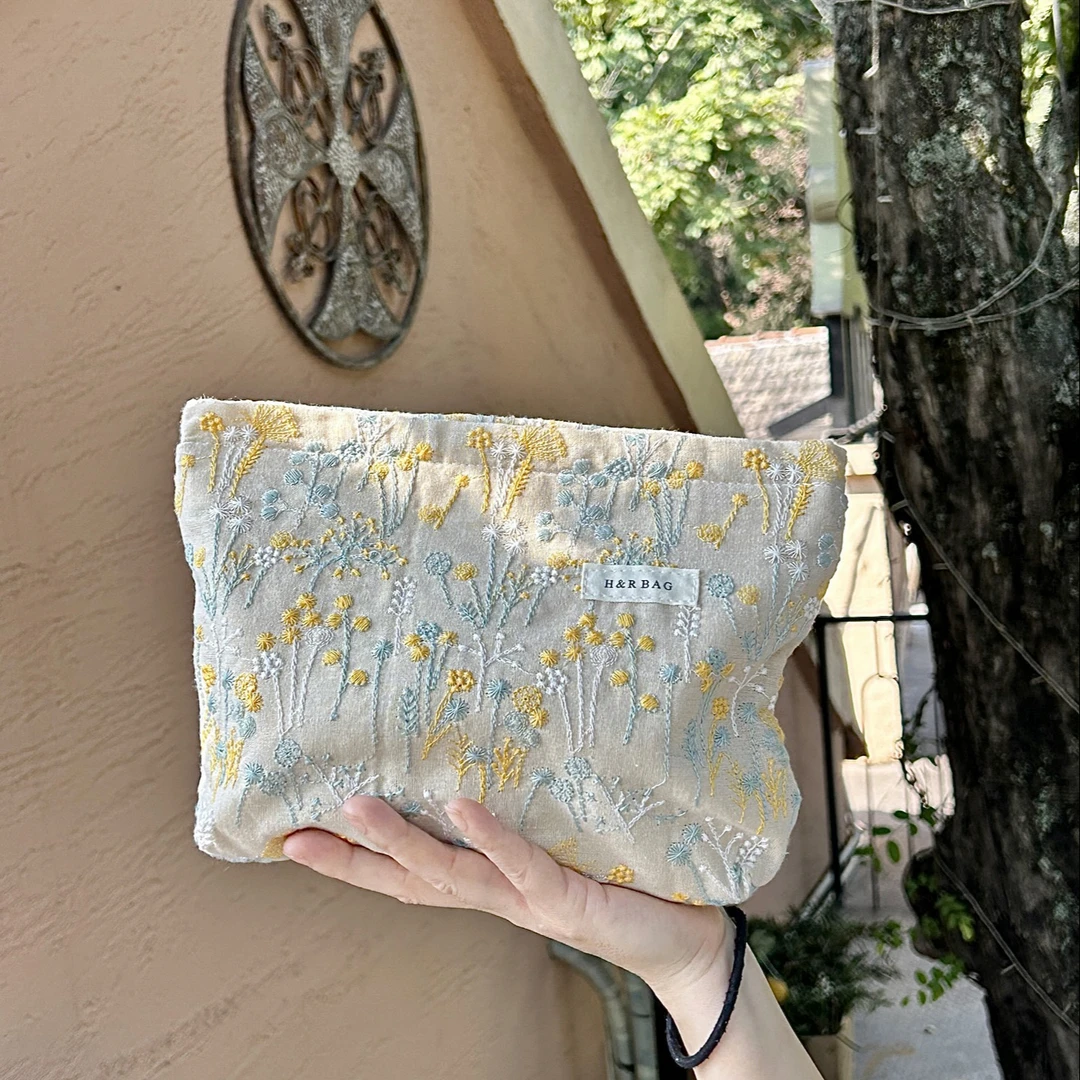 吉祥草  新款浮雕印花植物刺绣化妆包手拿便携收纳包高级感内胆包