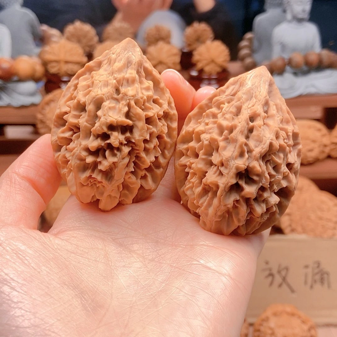 核桃核雕边42肚45招财鼠