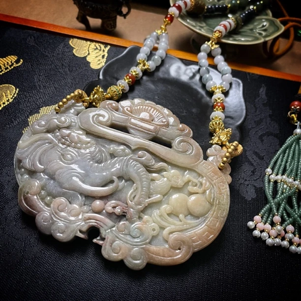 四姐妹 三妹原创黄翡翡翠雕刻封侯拜相特色个性民族风国风项链