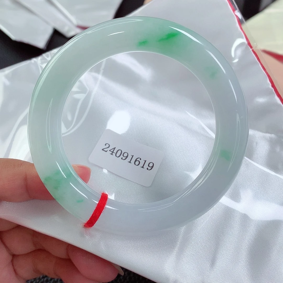 翡翠手镯未镶嵌天然缅甸A货翡翠手镯