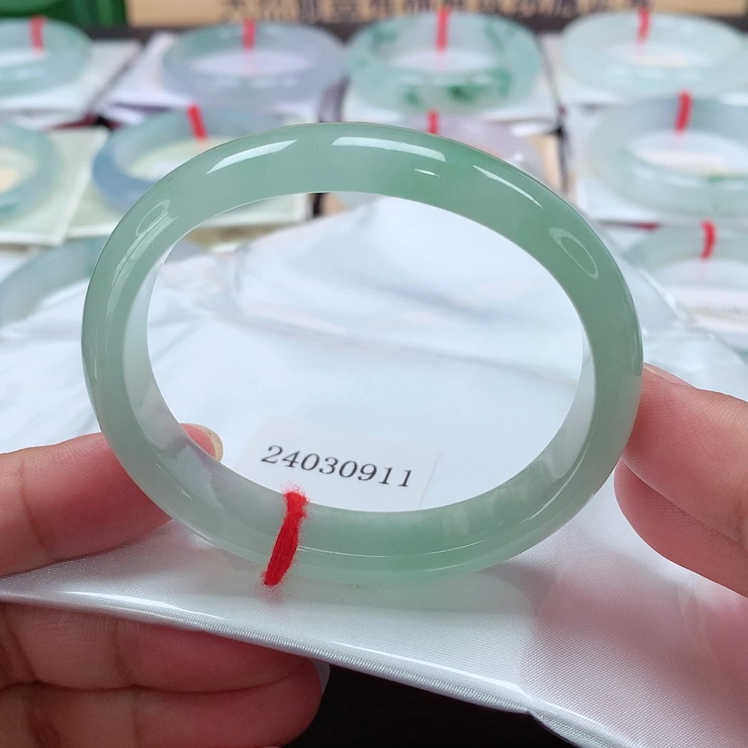 翡翠手镯（贵妃镯）未镶嵌小****a天然A货翡翠手镯