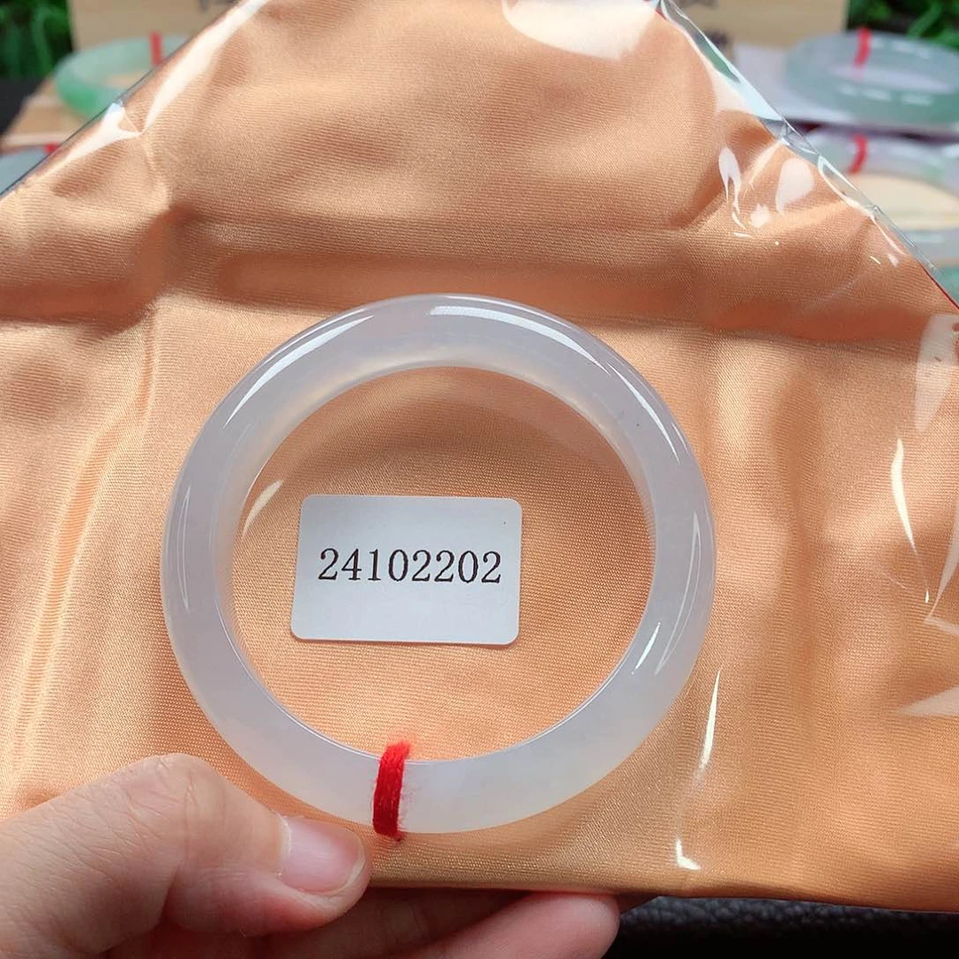 翡翠手镯未镶嵌天然A货翡翠手镯