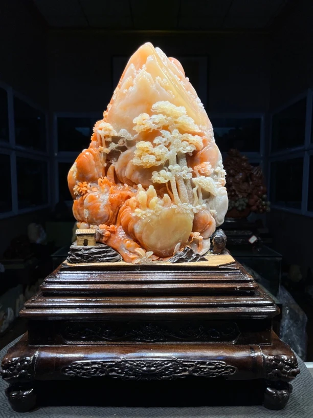 寿山石善伯冻、原石质地清爽通白通透结晶、雕刻精美细腻搭配