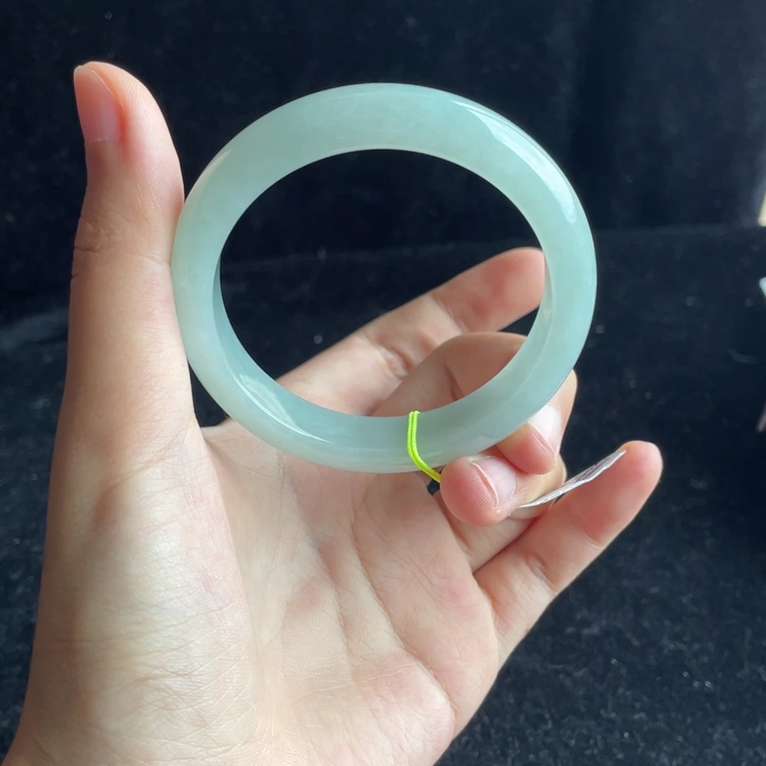 翡翠手镯未镶嵌冰葡萄绿