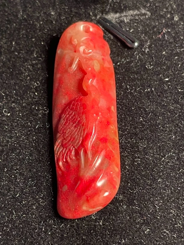 昌化鸡血石挂件。