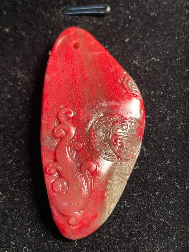 昌化鸡血石挂件。