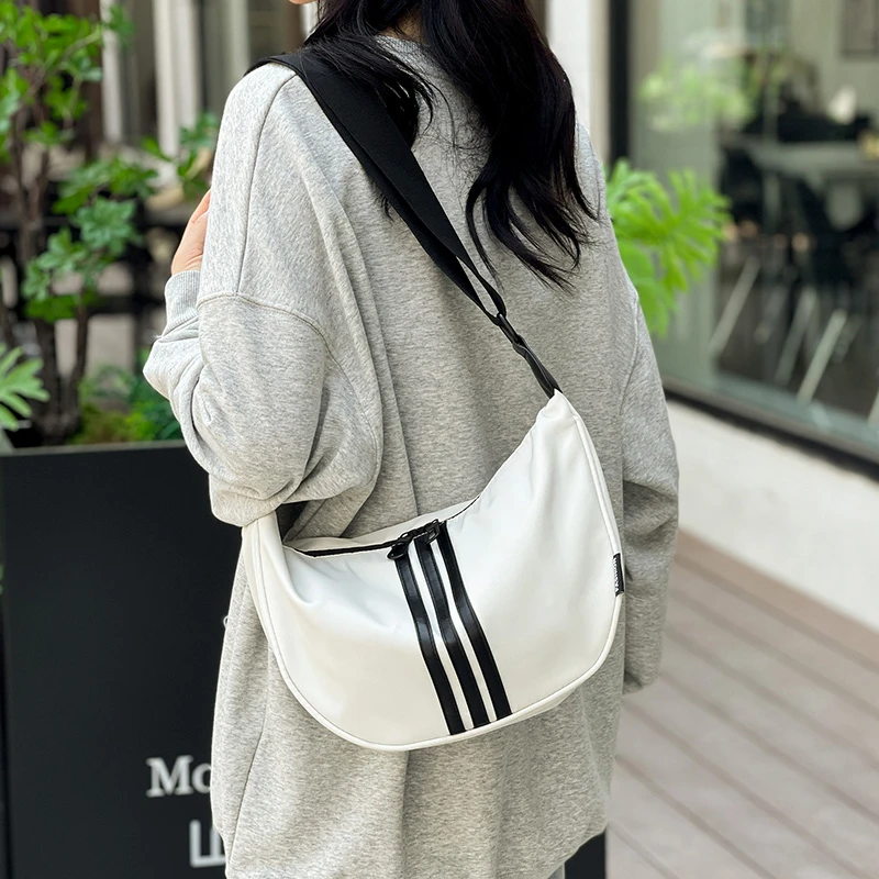 撞色时尚饺子包2024新款小众质感百搭月牙包牛津布休闲牛角斜挎包