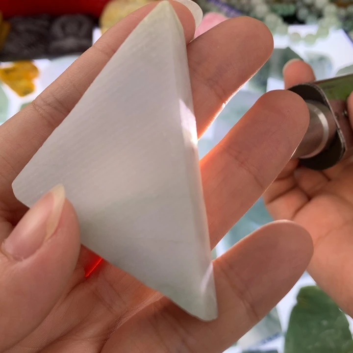 翡翠挂件未镶嵌翡翠