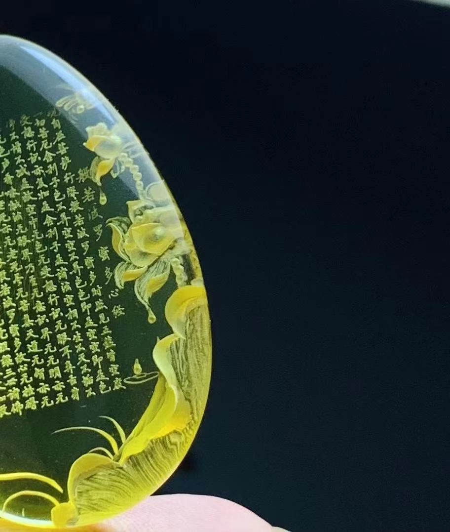 天然琥珀雕刻吊坠