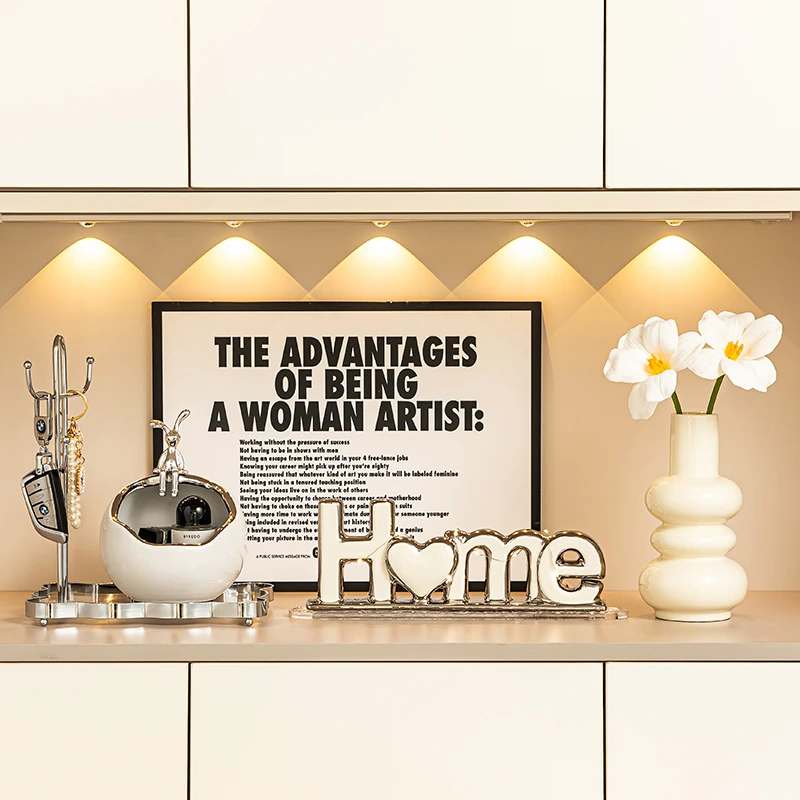 蛇年新款现代简约挂放钥匙收纳轻奢玄关入户鞋柜装饰品摆件置物架