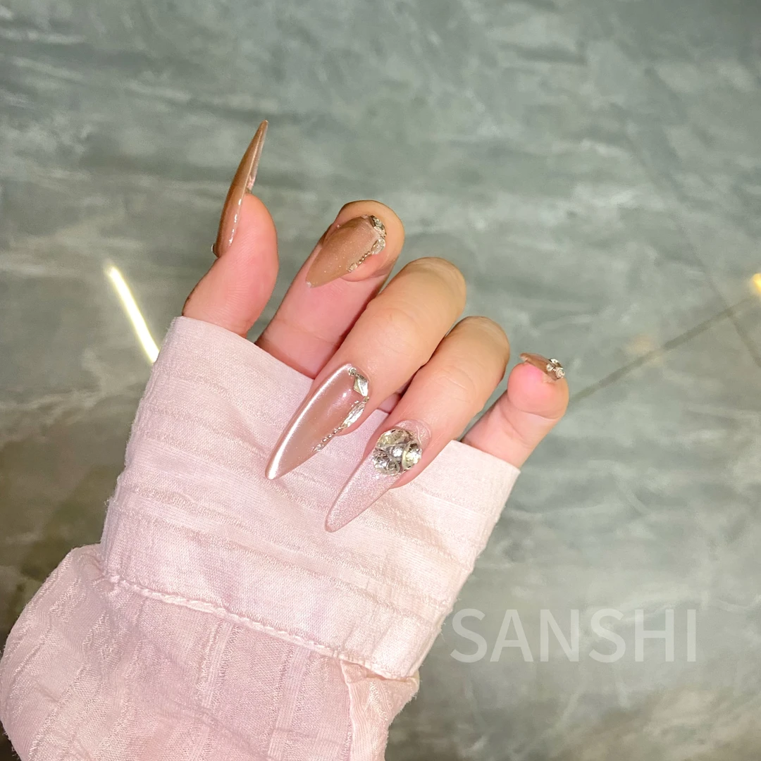 SANSHI·一轮心动·堆钻爆闪裸粉气质手工穿戴甲