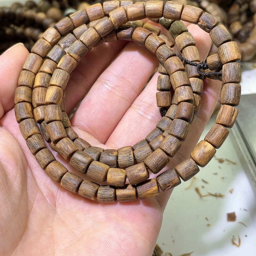 沉香木手串海南老白棋06随型多圈