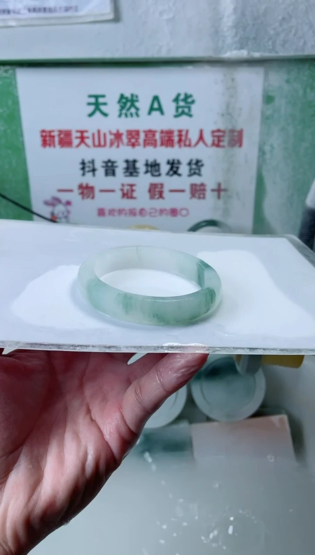 【闪购商品】定制石英质玉手镯未镶嵌58