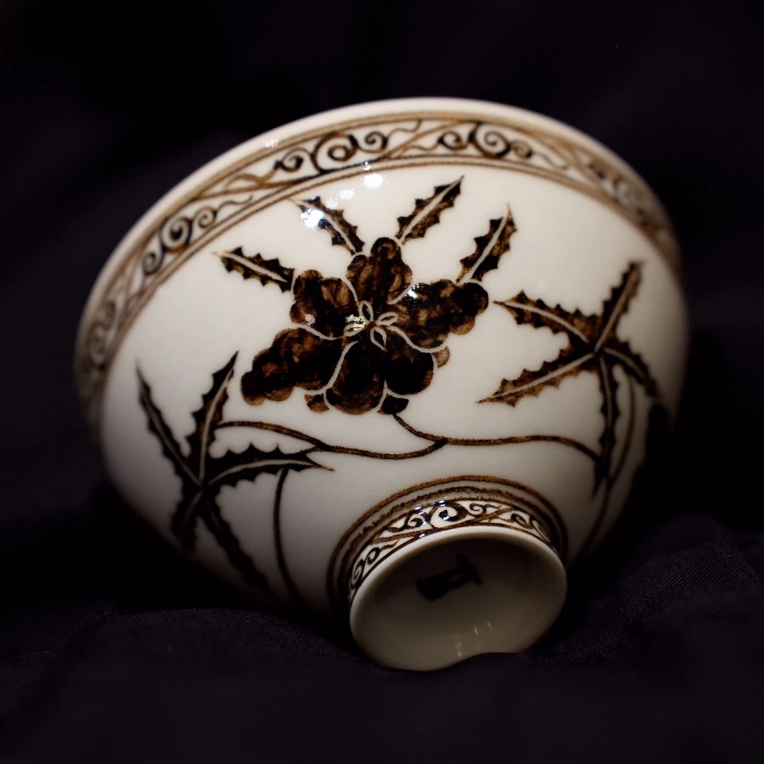 豆勇手作白地褐彩秋葵花鸡心杯 磁州窑风格 茶杯品茗杯 主人杯