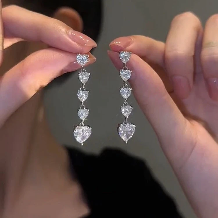 铜合金耳饰 轻奢高级感锆石爱心耳环2023新款时尚百搭冷淡风耳饰