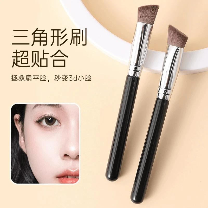 C新款三角熨斗高光刷大号纤维毛提亮遮瑕刷不吃粉无痕化妆刷
