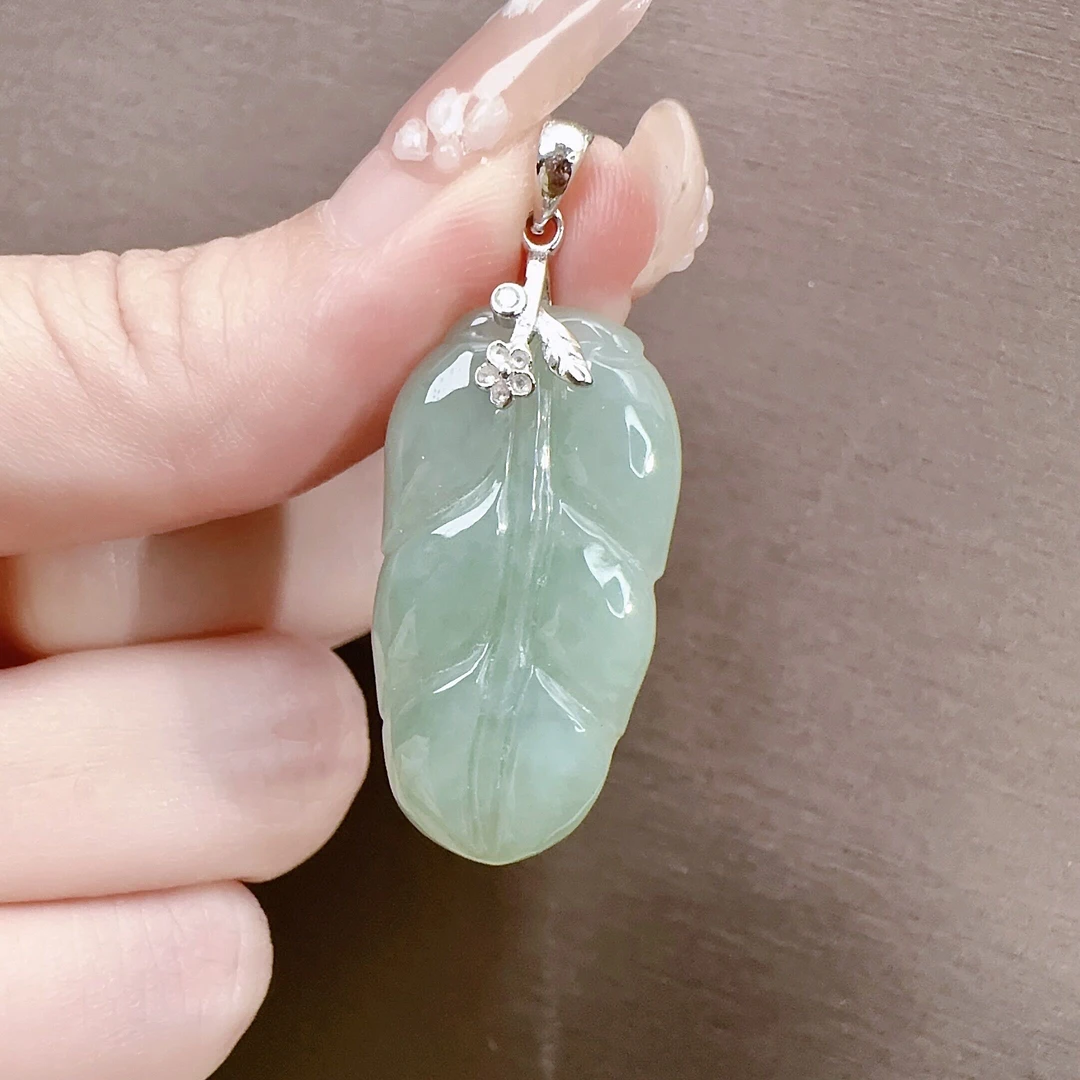 【送项链】天然翡翠玉【绿翡翠梅花叶子】 银925
