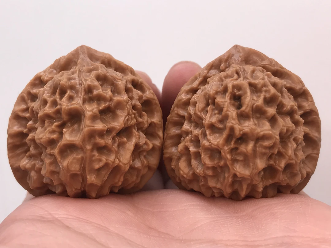 【店庆专享】36左右全品鱼鳞纹马蹄文玩核桃（送蟠龙纹）