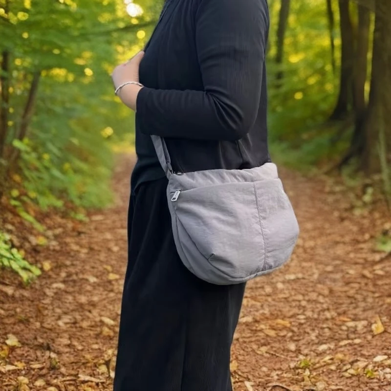 超轻便饺子包2025新款休闲百搭帆布单肩斜挎包男女通勤户外运动包