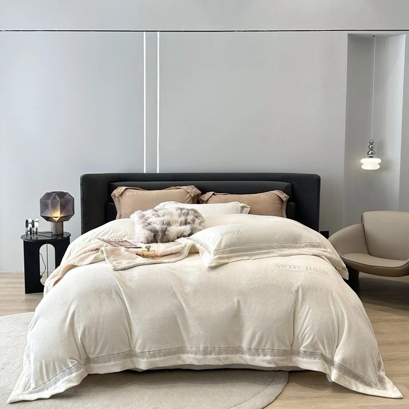 高克重太空绒奢华拼角四件套重工艺款牛奶绒四件套绣花