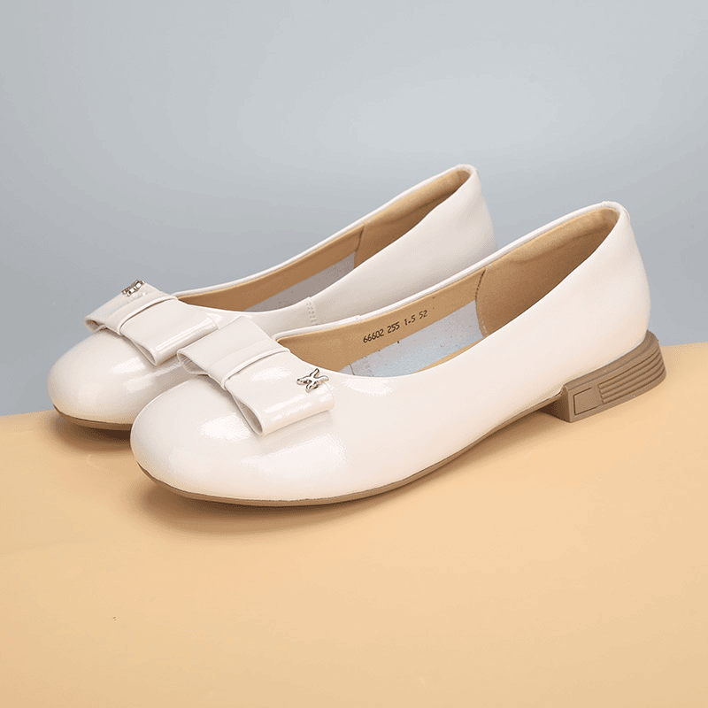 千足惠 大码女鞋40一43春夏季蝴蝶结低跟简约通勤小皮鞋2024新款浅口单鞋