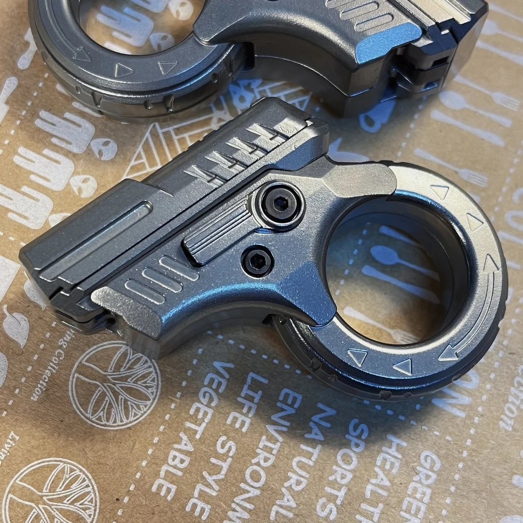 不锈钢阿祖edc推牌多功能减压神器黑科技解压玩具指尖陀螺潮玩礼