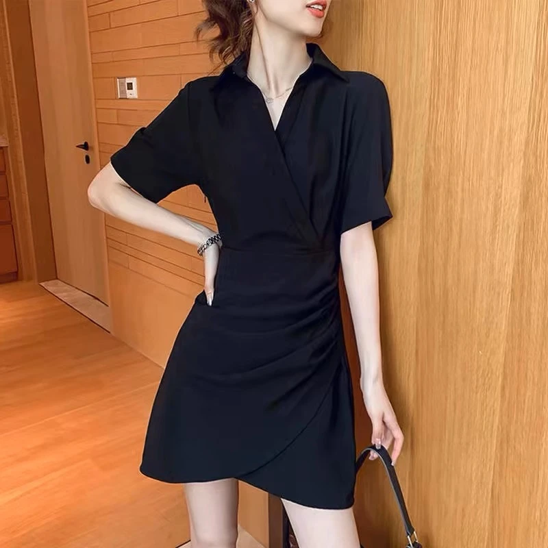 赫本风POLO领黑色连衣裙女修身显瘦收腰不规则气质小黑裙小个子