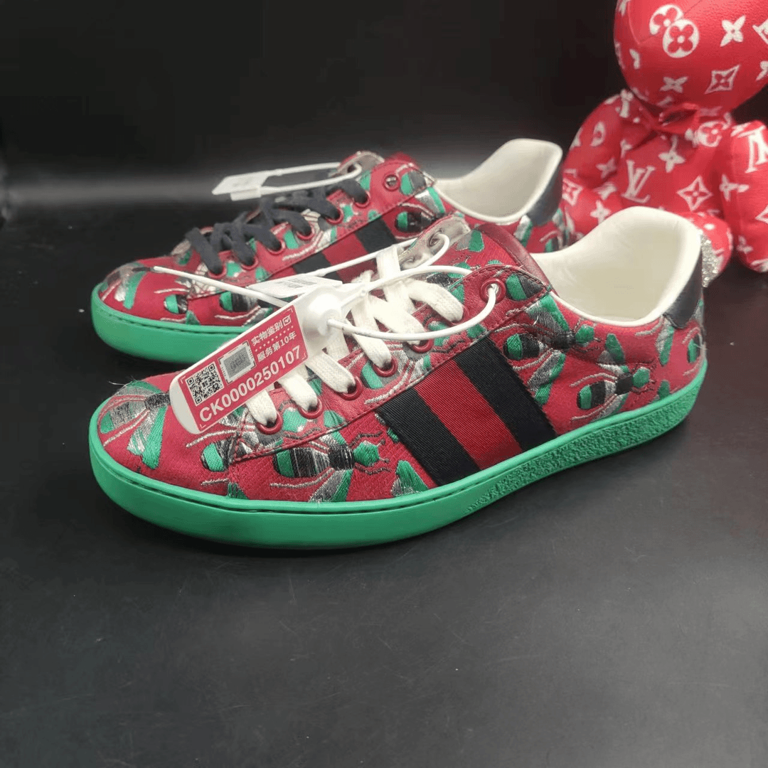 【隆星特惠】GUCCI/古驰 男士经典时尚红绿蜜蜂满印ace板鞋40.5欧码