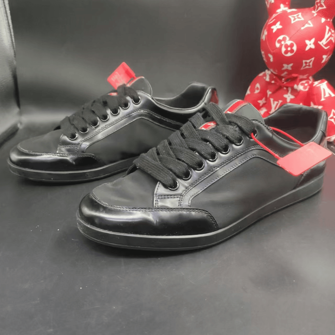 【隆星折扣】Prada/普拉达 42欧码 男士经典休闲黑色漆皮舒适百搭