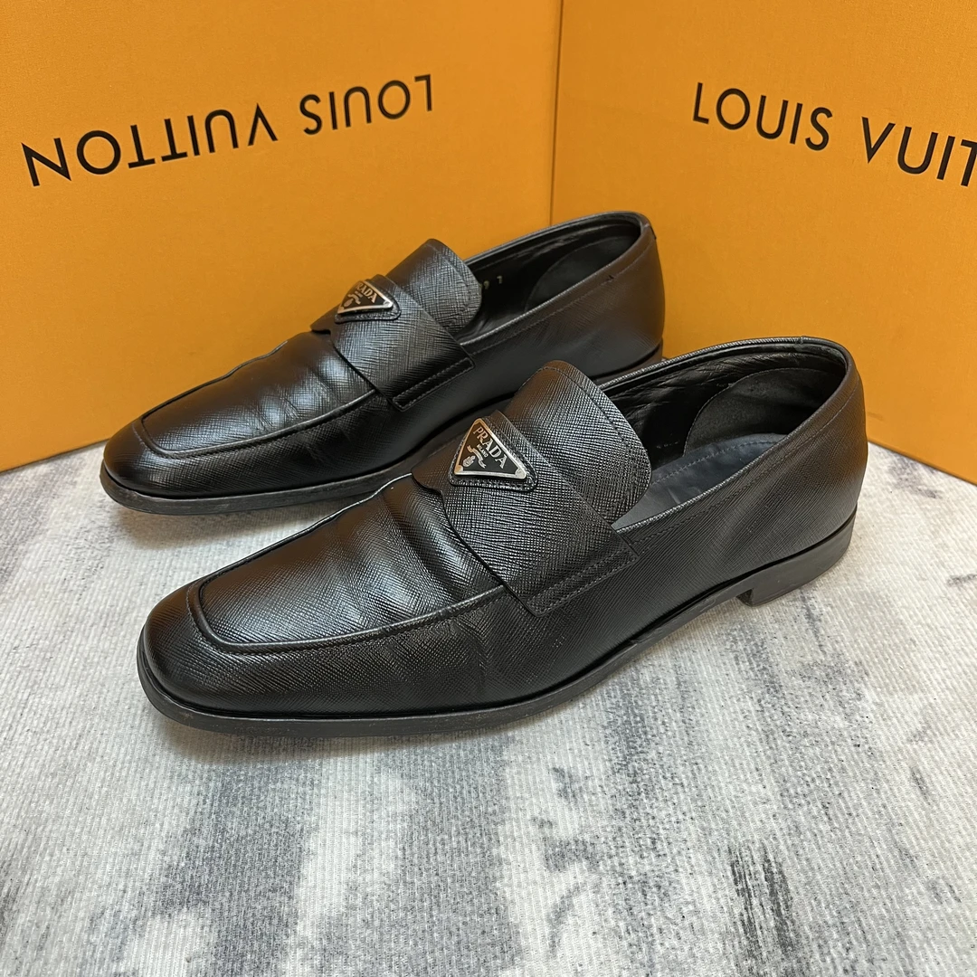95新 Prada/普拉达 黑色荔枝纹鞋面三角标乐福鞋/95新41欧