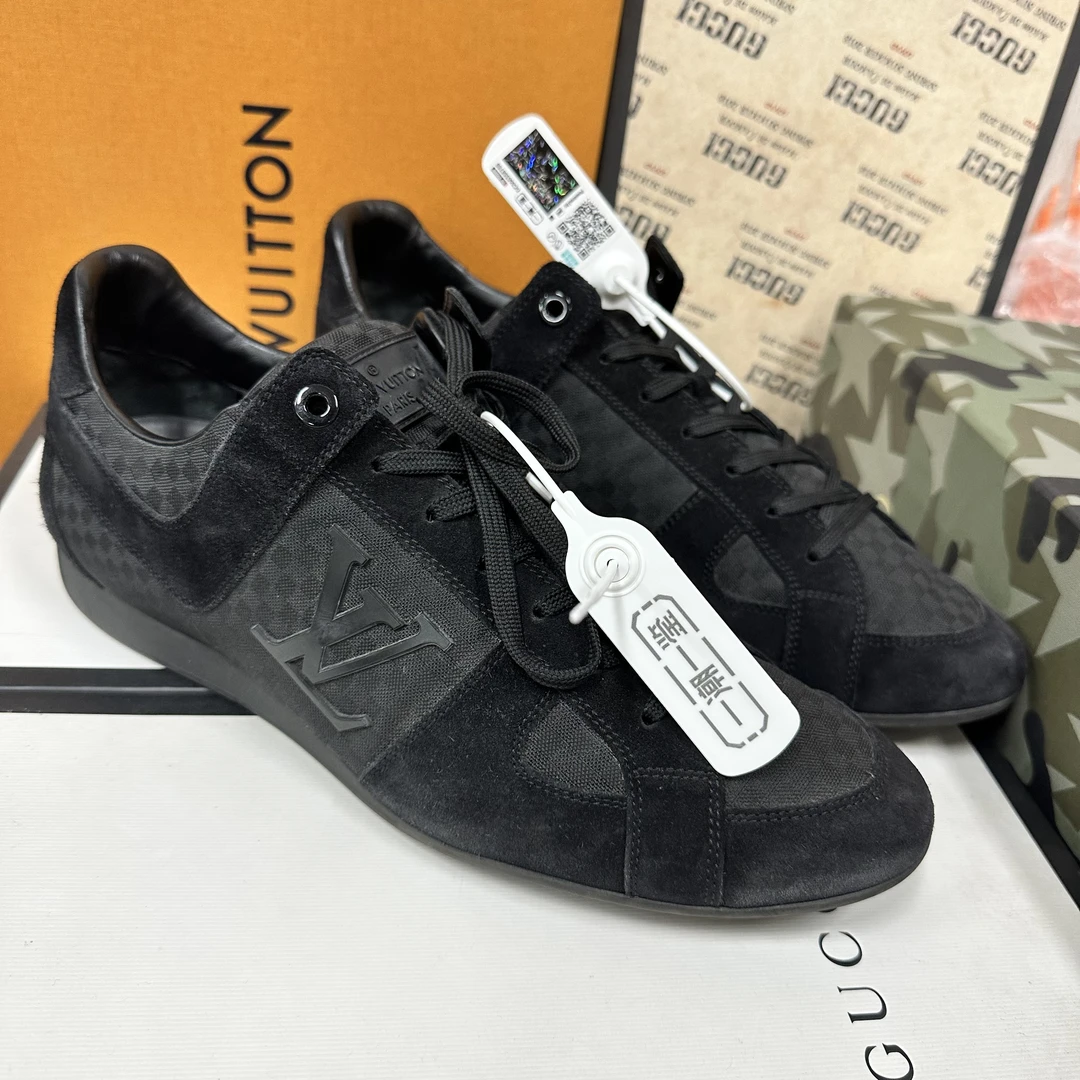 LouisVuitton/路易威登黑色LV侧边大LOGO休闲运动板鞋96新/码数多