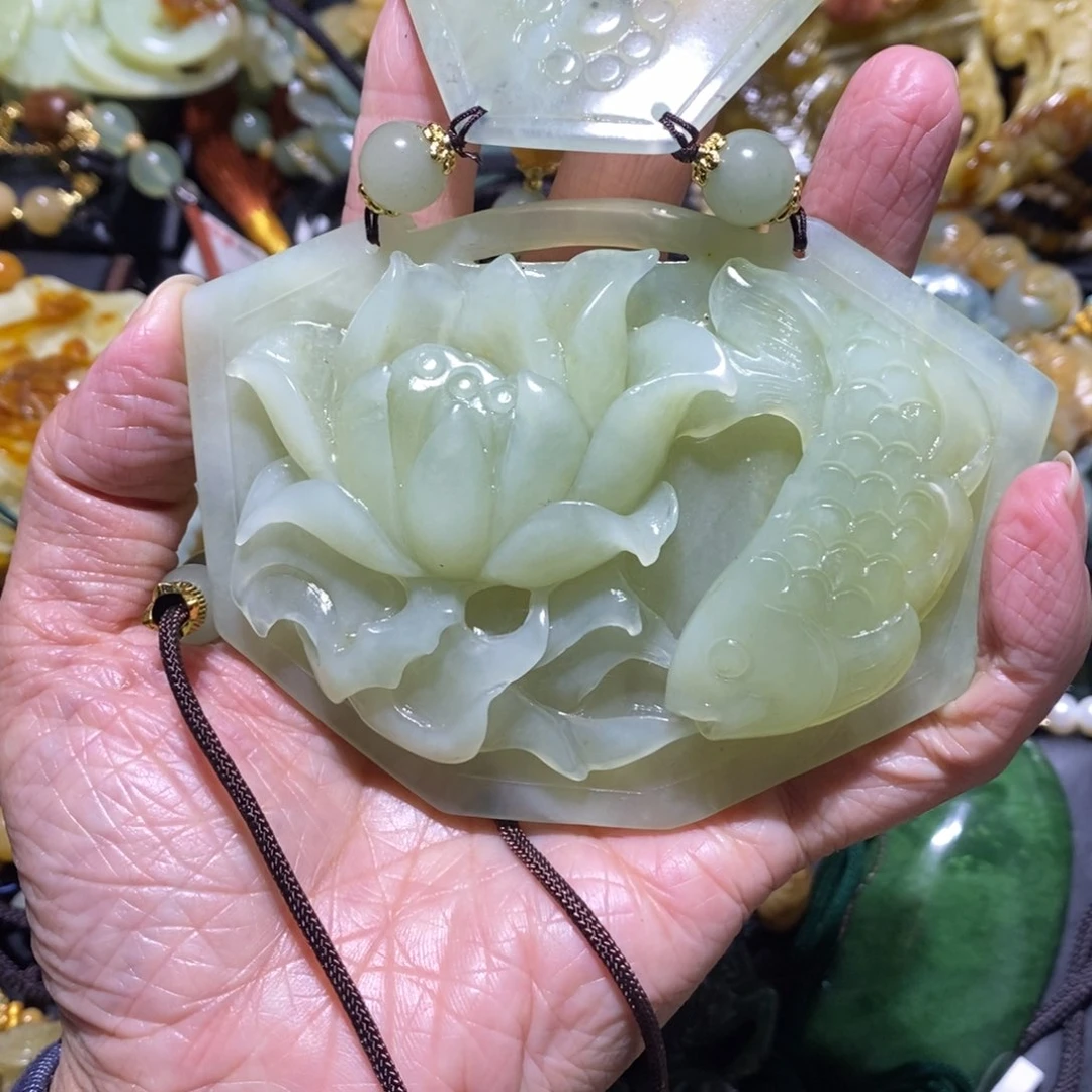 蛇纹石玉颈饰未镶嵌