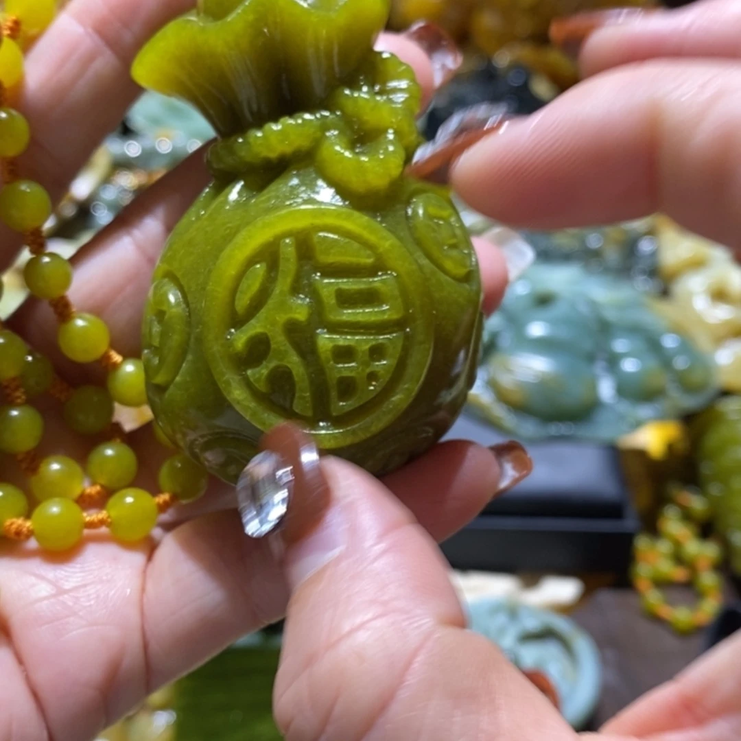 【闪购商品】蛇纹石玉颈饰合金