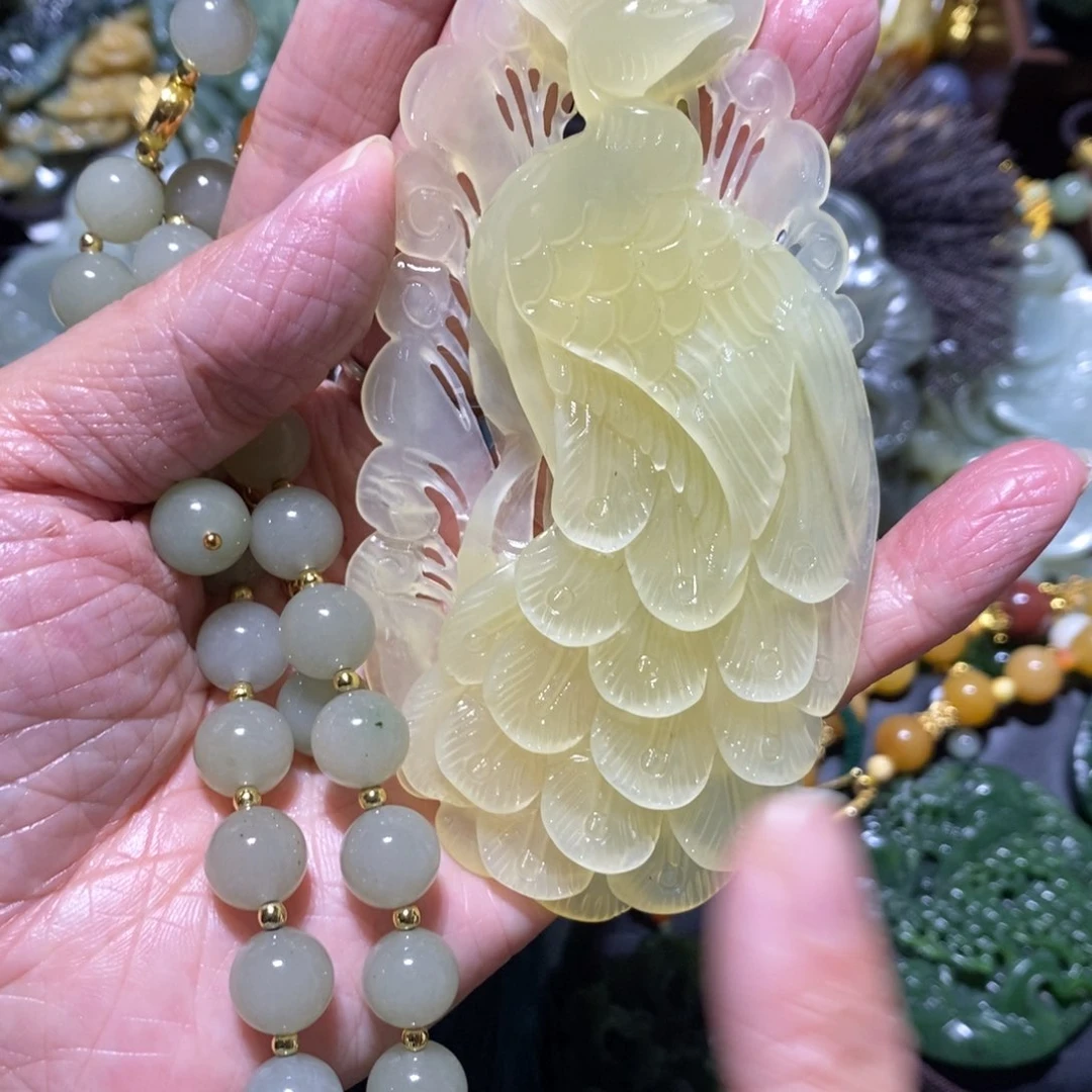 蛇纹石玉颈饰未镶嵌