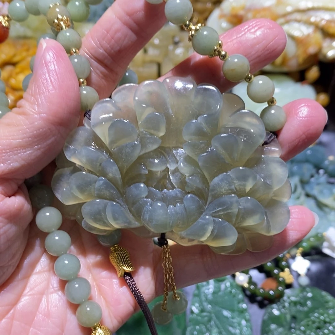 蛇纹石玉颈饰未镶嵌