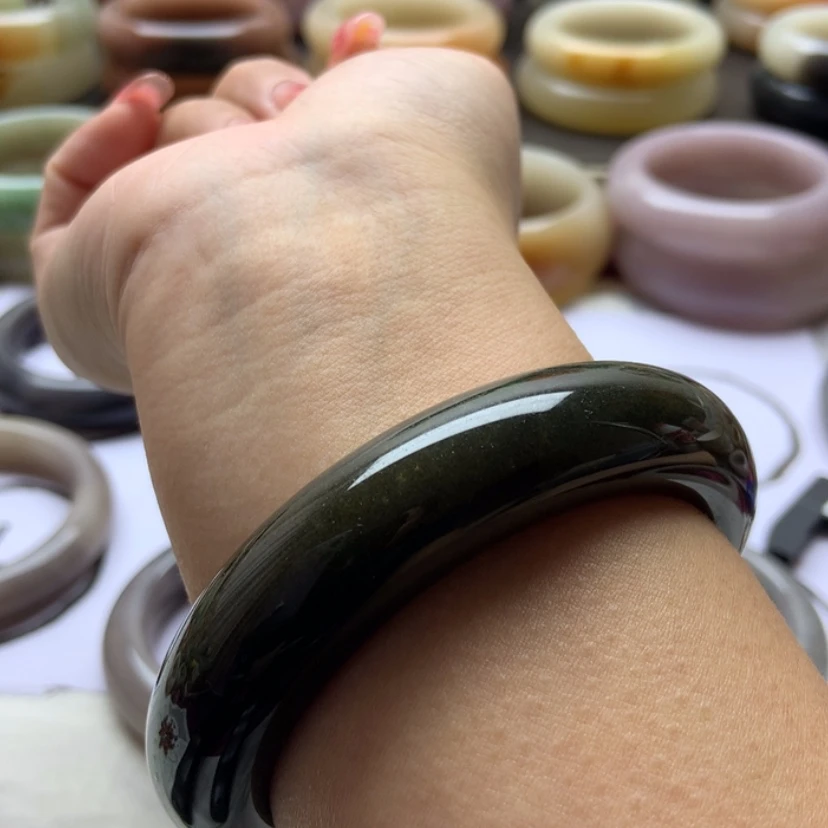 【闪购商品】石英质玉手镯未镶嵌朱*