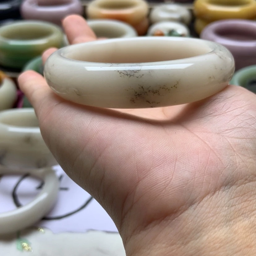 【闪购商品】石英质玉（佘太翠）手镯未镶嵌小***辑
