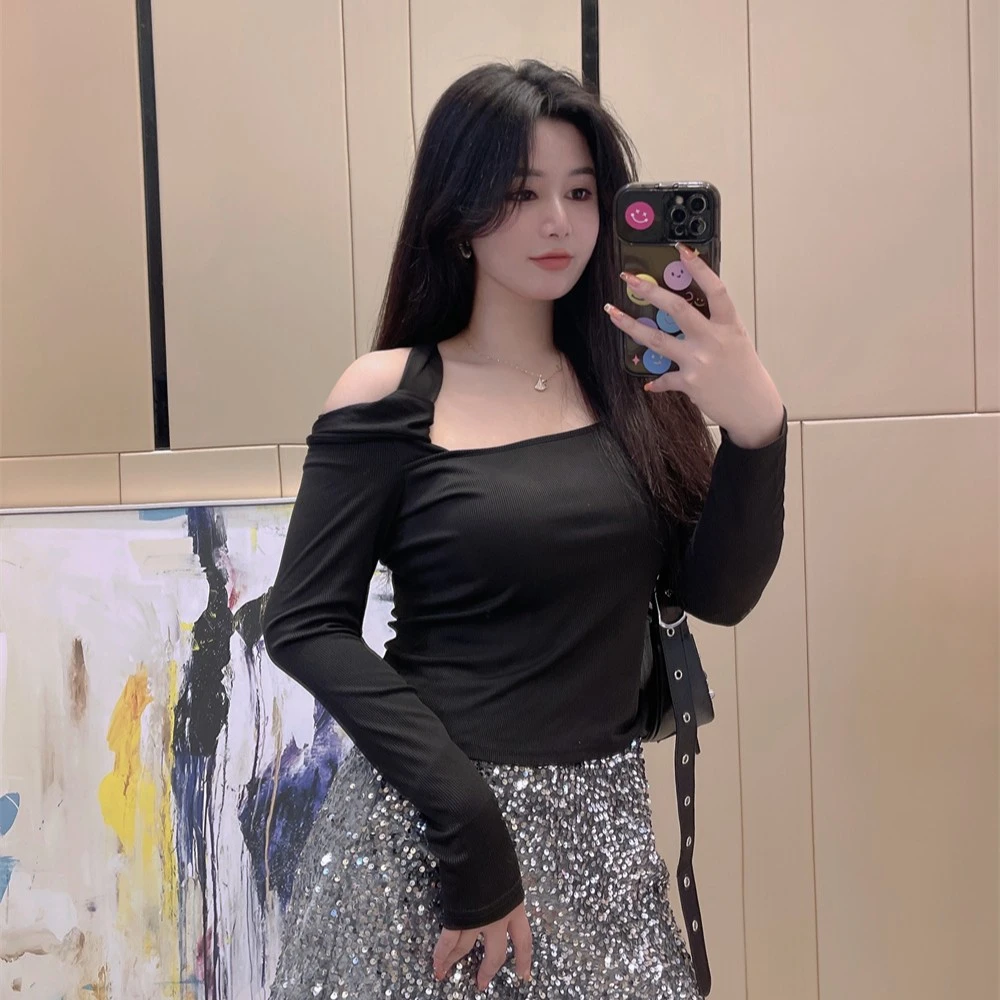 微胖显瘦穿搭女胖mm大码 黑色挂脖露肩上衣