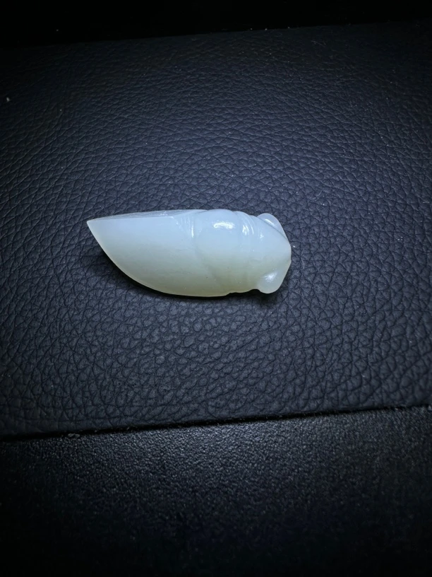 和田白玉质地蝉型佩蝉