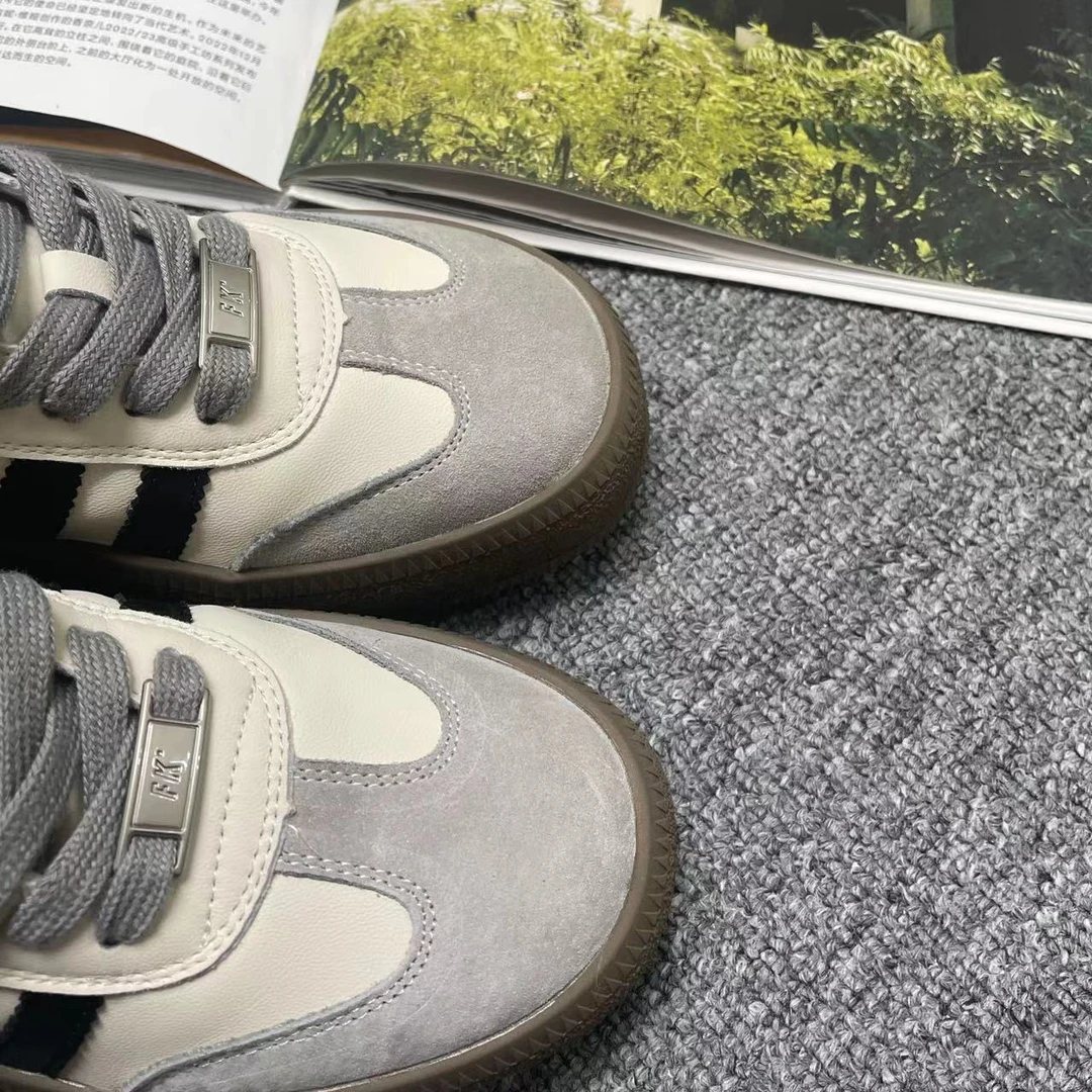 2119余小鱼 白色三条杠质感防滑重工休闲百搭经典显德训鞋女装