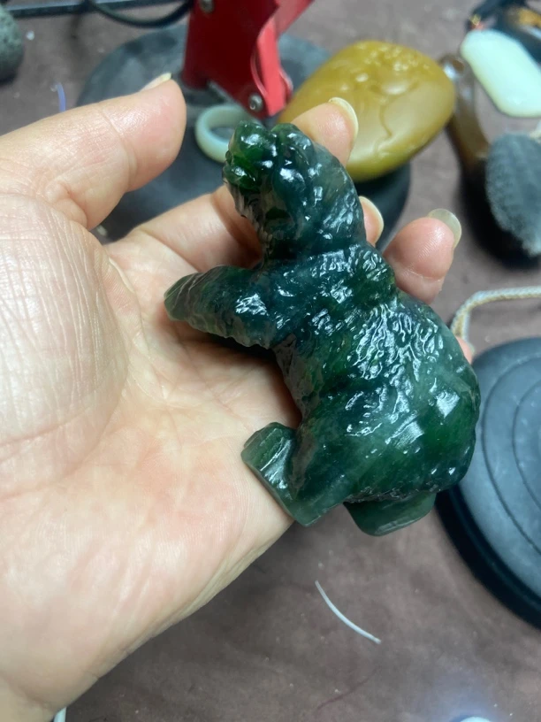 和田玉把件。